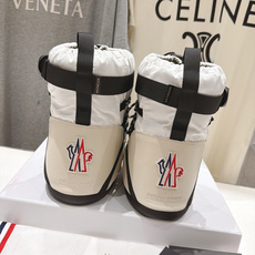 高版本出厂 Moncler x Moon Boot 2026冬季 蒙口/月亮靴联名最新款厚底保暖绑带短靴雪地靴 奢华与 高版本出厂 Moncler x Moon Boot 2026冬季 蒙口/月亮靴联名最新款厚底保暖绑带短靴雪地靴 奢华与