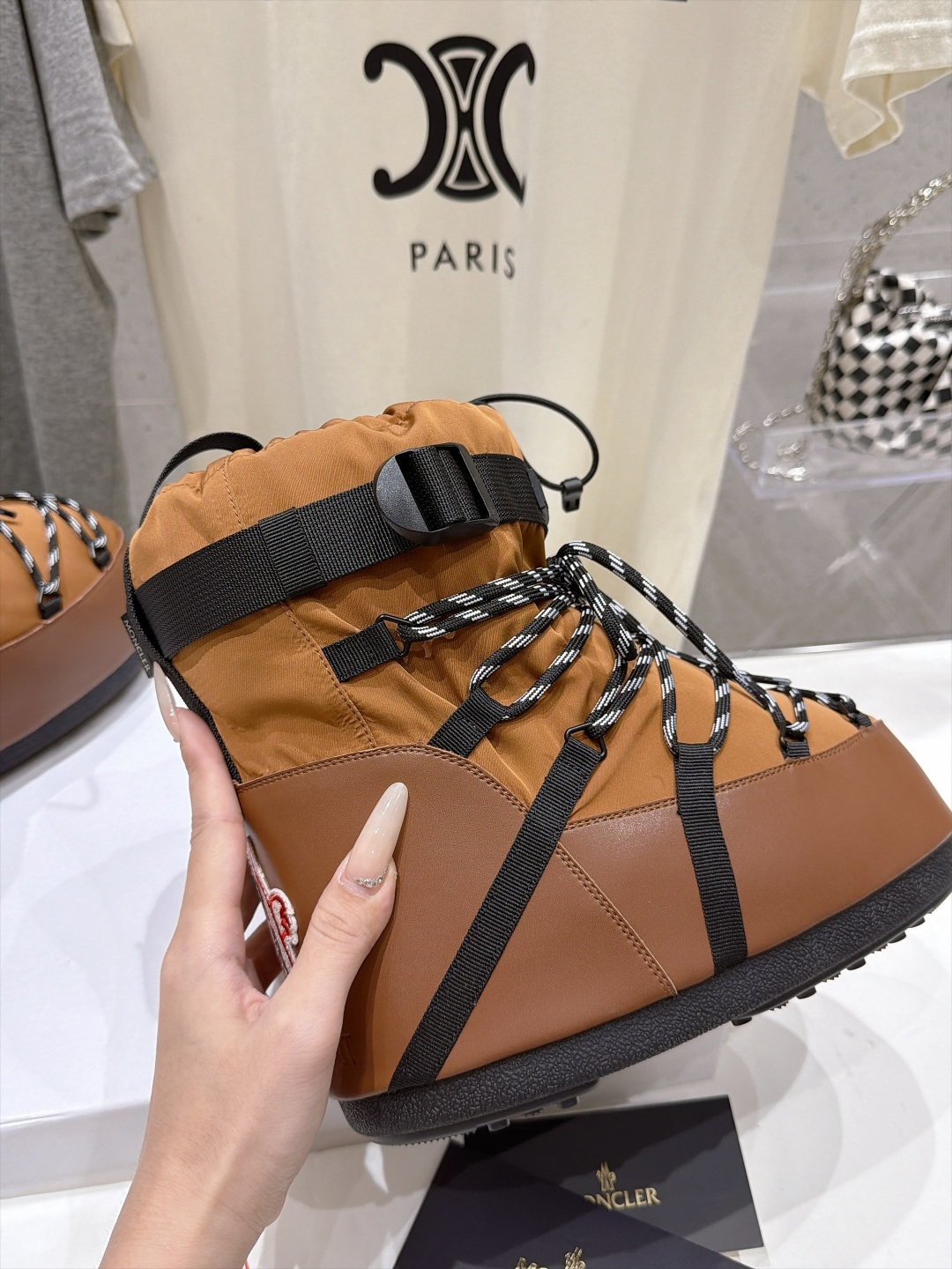 高版本出厂  Moncler x Moon Boot 2026冬季 蒙口/月亮靴联名最新款厚底保暖绑带短靴雪地靴 奢华与