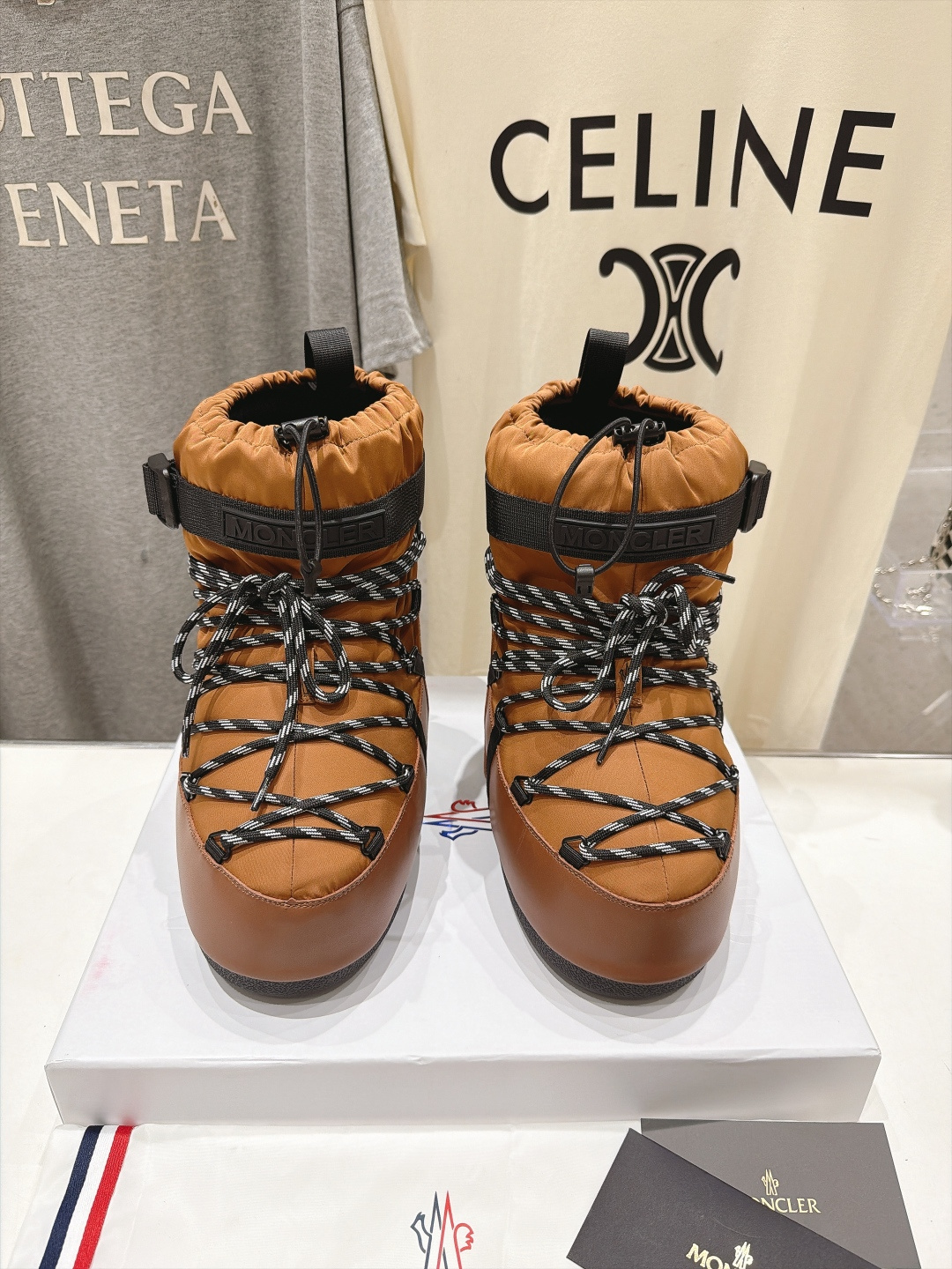 高版本出厂  Moncler x Moon Boot 2026冬季 蒙口/月亮靴联名最新款厚底保暖绑带短靴雪地靴 奢华与