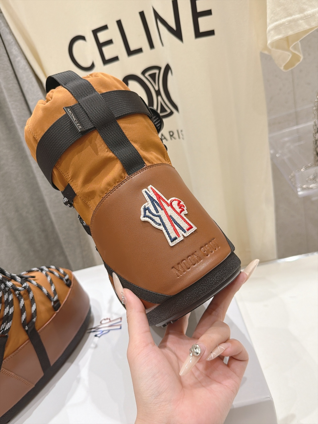 高版本出厂  Moncler x Moon Boot 2026冬季 蒙口/月亮靴联名最新款厚底保暖绑带短靴雪地靴 奢华与
