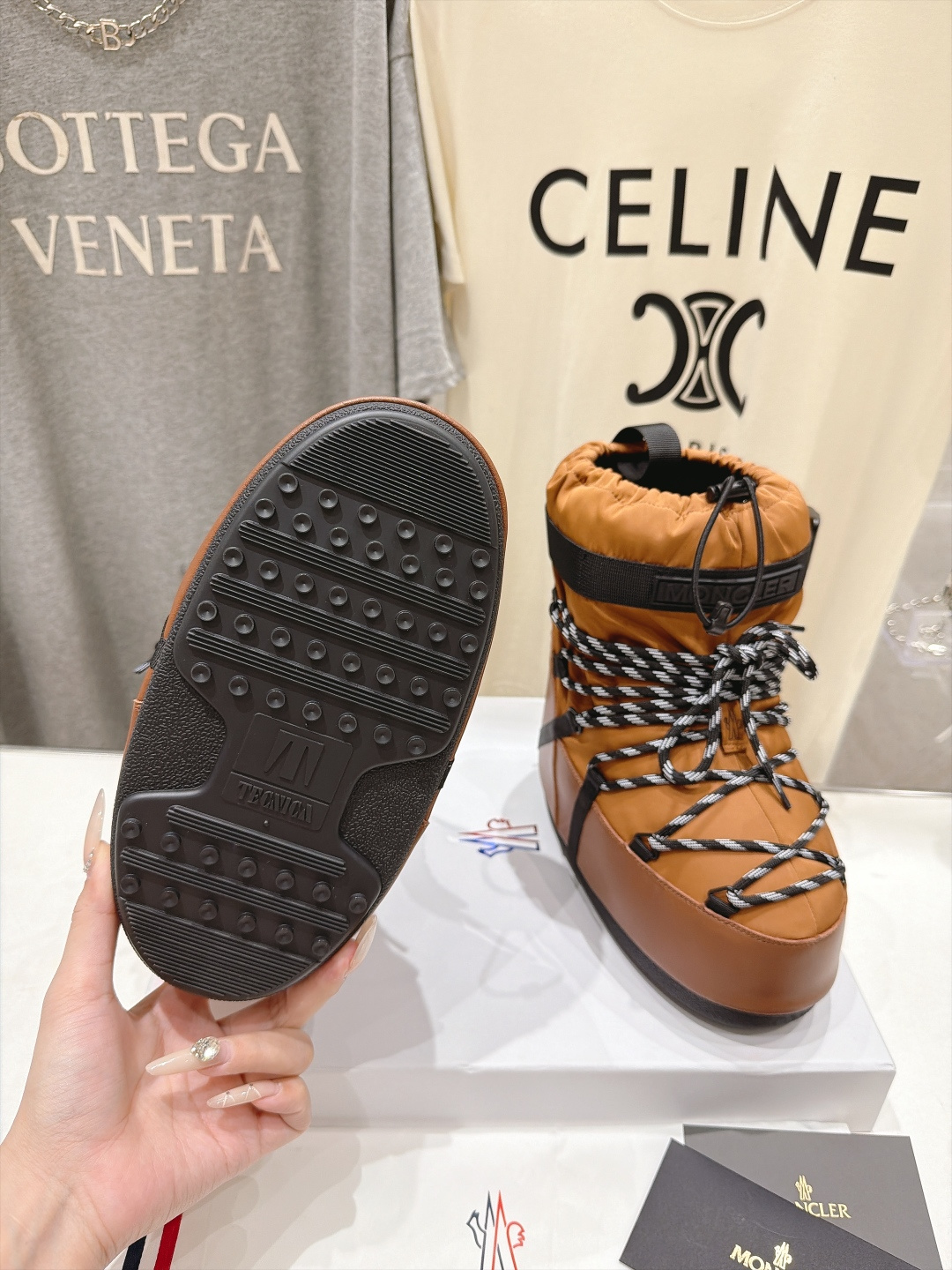 高版本出厂  Moncler x Moon Boot 2026冬季 蒙口/月亮靴联名最新款厚底保暖绑带短靴雪地靴 奢华与