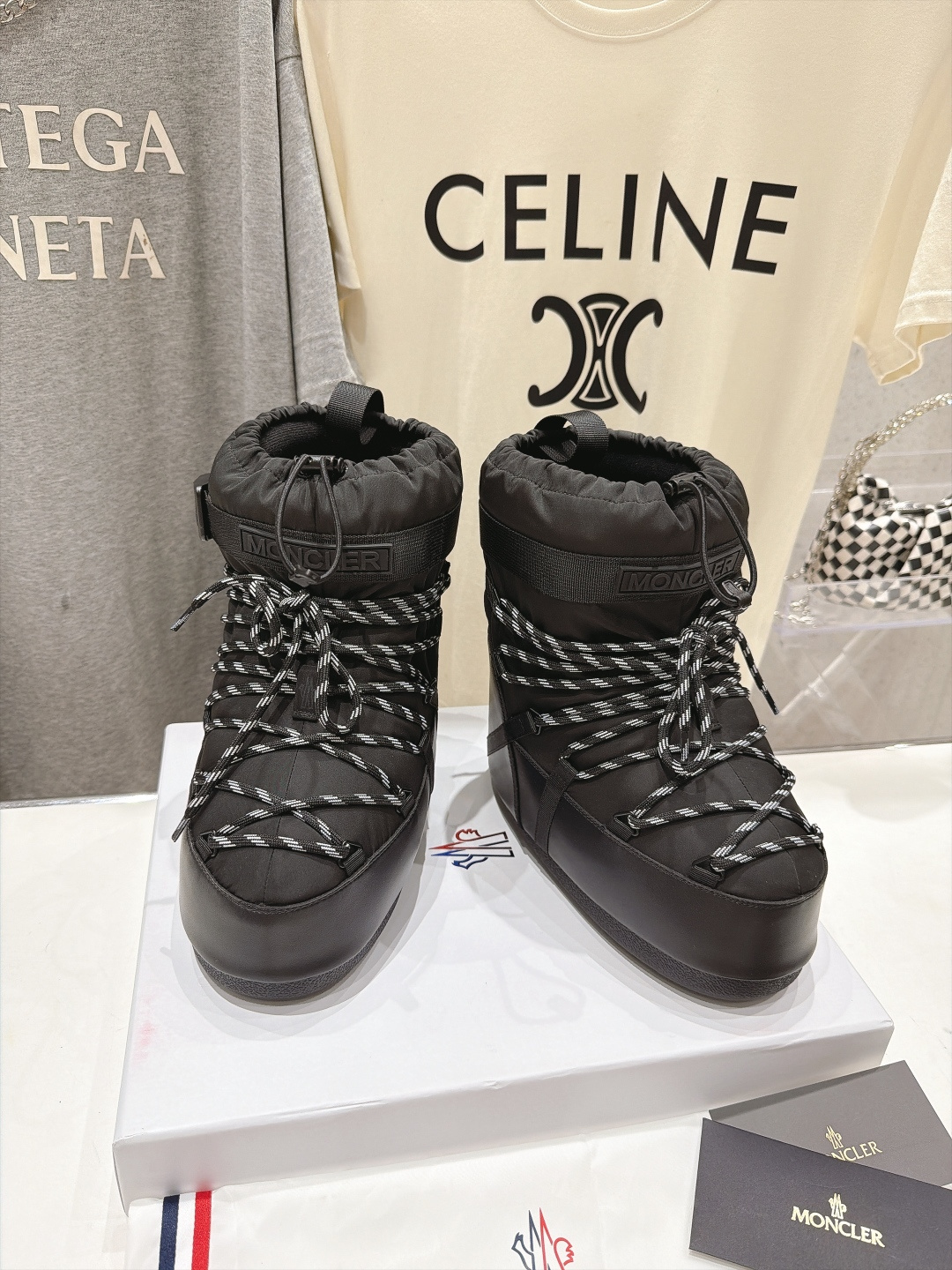 高版本出厂  Moncler x Moon Boot 2026冬季 蒙口/月亮靴联名最新款厚底保暖绑带短靴雪地靴 奢华与