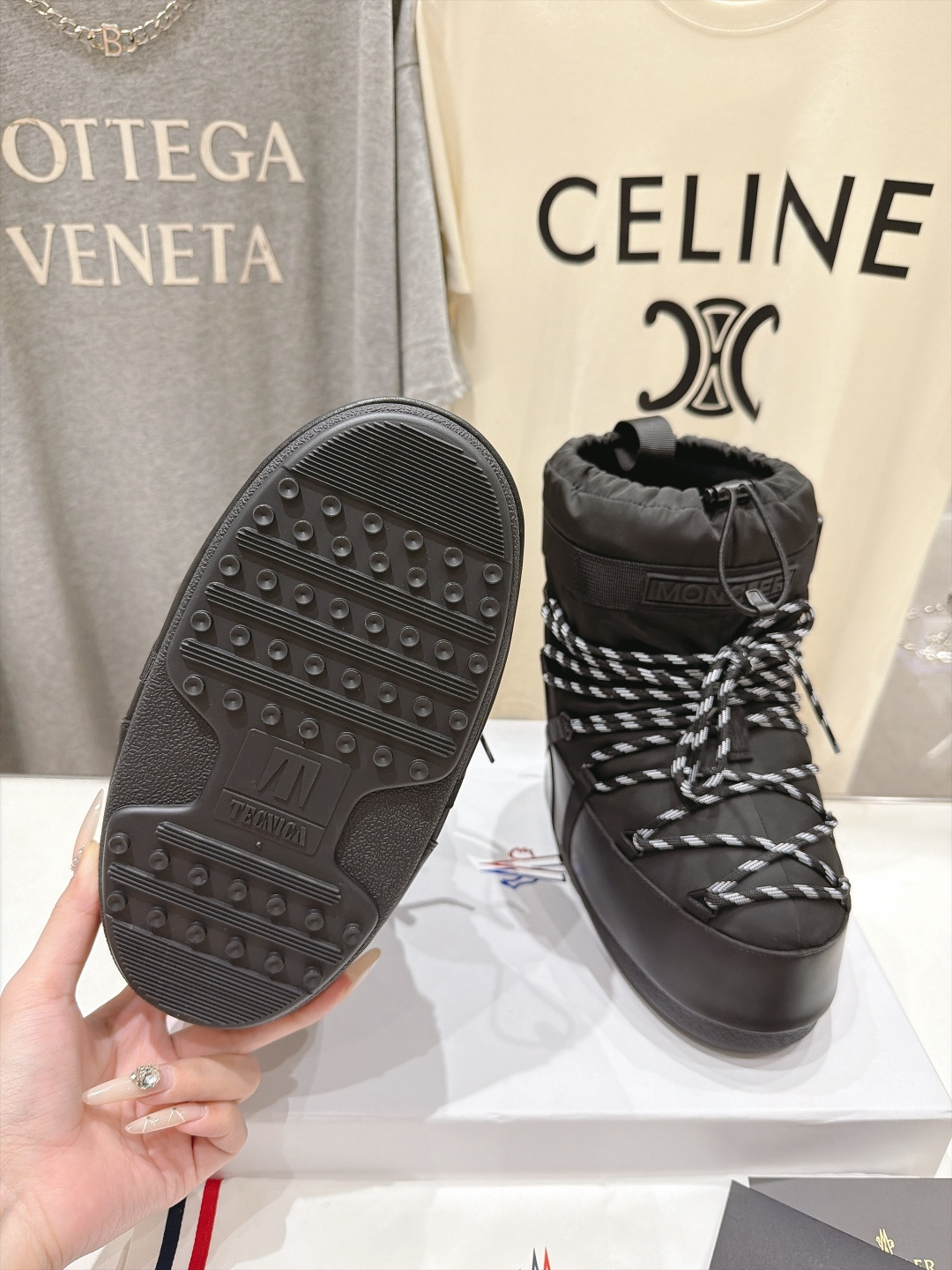 高版本出厂  Moncler x Moon Boot 2026冬季 蒙口/月亮靴联名最新款厚底保暖绑带短靴雪地靴 奢华与