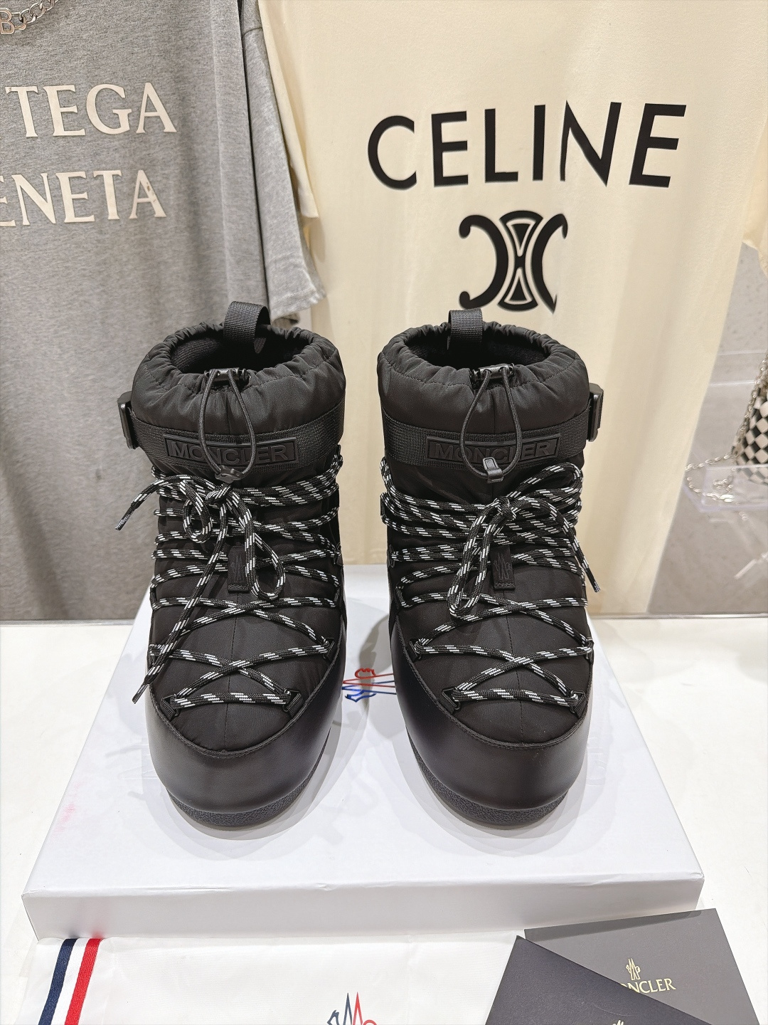 高版本出厂  Moncler x Moon Boot 2026冬季 蒙口/月亮靴联名最新款厚底保暖绑带短靴雪地靴 奢华与