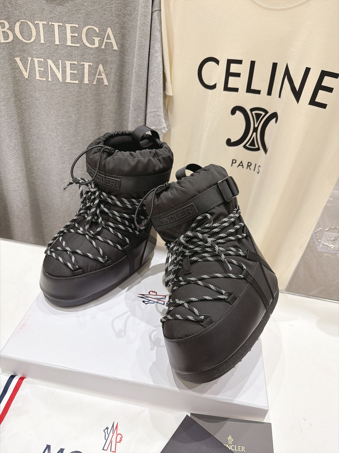 高版本出厂  Moncler x Moon Boot 2026冬季 蒙口/月亮靴联名最新款厚底保暖绑带短靴雪地靴 奢华与