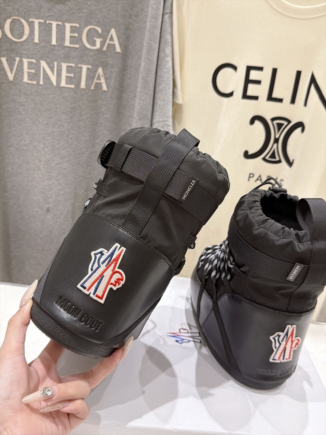 高版本出厂  Moncler x Moon Boot 2026冬季 蒙口/月亮靴联名最新款厚底保暖绑带短靴雪地靴 奢华与