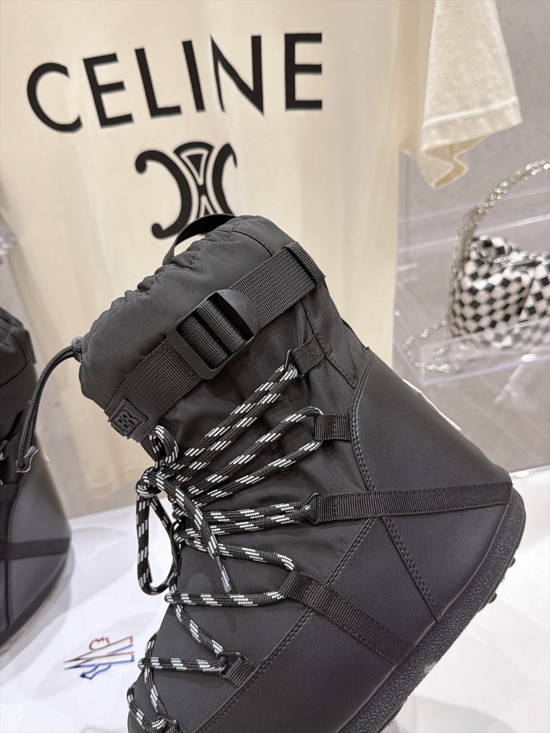 高版本出厂  Moncler x Moon Boot 2026冬季 蒙口/月亮靴联名最新款厚底保暖绑带短靴雪地靴 奢华与