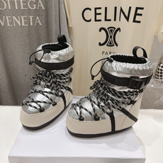高版本出厂 Moncler x Moon Boot 2026冬季 蒙口/月亮靴联名最新款厚底保暖绑带短靴雪地靴 奢华与 高版本出厂 Moncler x Moon Boot 2026冬季 蒙口/月亮靴联名最新款厚底保暖绑带短靴雪地靴 奢华与