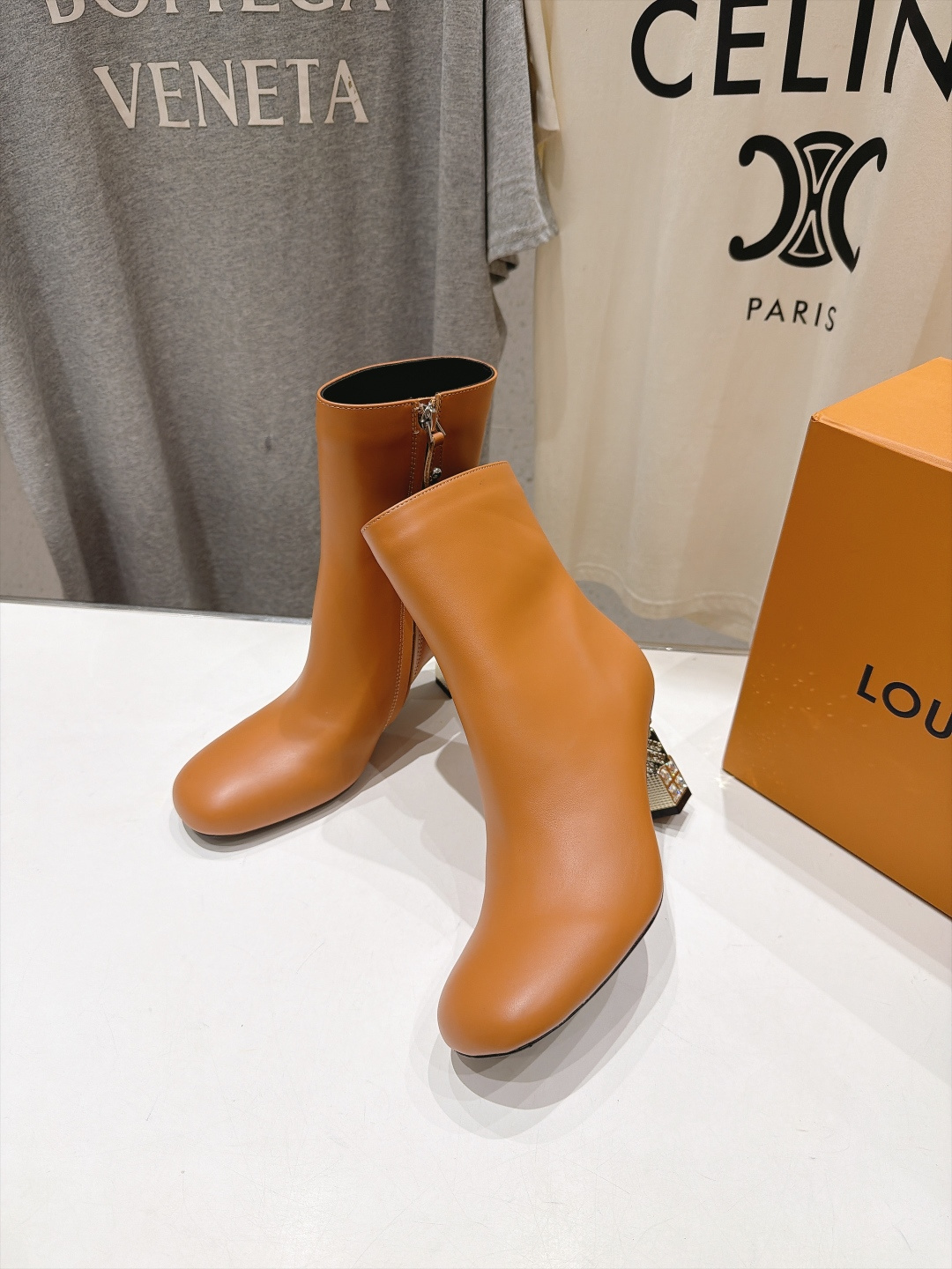 高版本出厂   LOUIS VUITTON  F057 26ss LV驴牌秋冬新款高跟短靴 楦型百搭瘦脚yyds.造型立