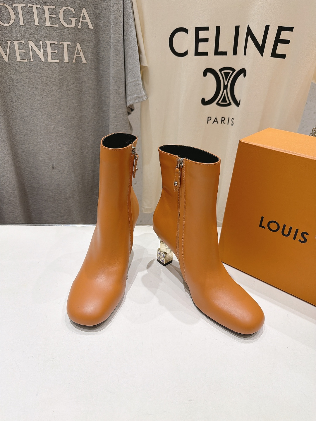 高版本出厂   LOUIS VUITTON  F057 26ss LV驴牌秋冬新款高跟短靴 楦型百搭瘦脚yyds.造型立