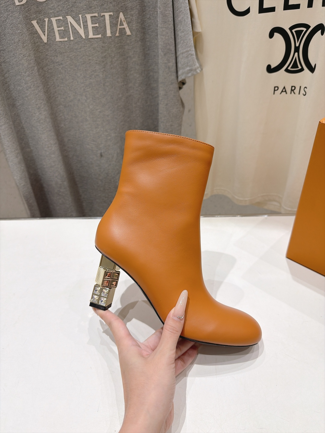 高版本出厂   LOUIS VUITTON  F057 26ss LV驴牌秋冬新款高跟短靴 楦型百搭瘦脚yyds.造型立