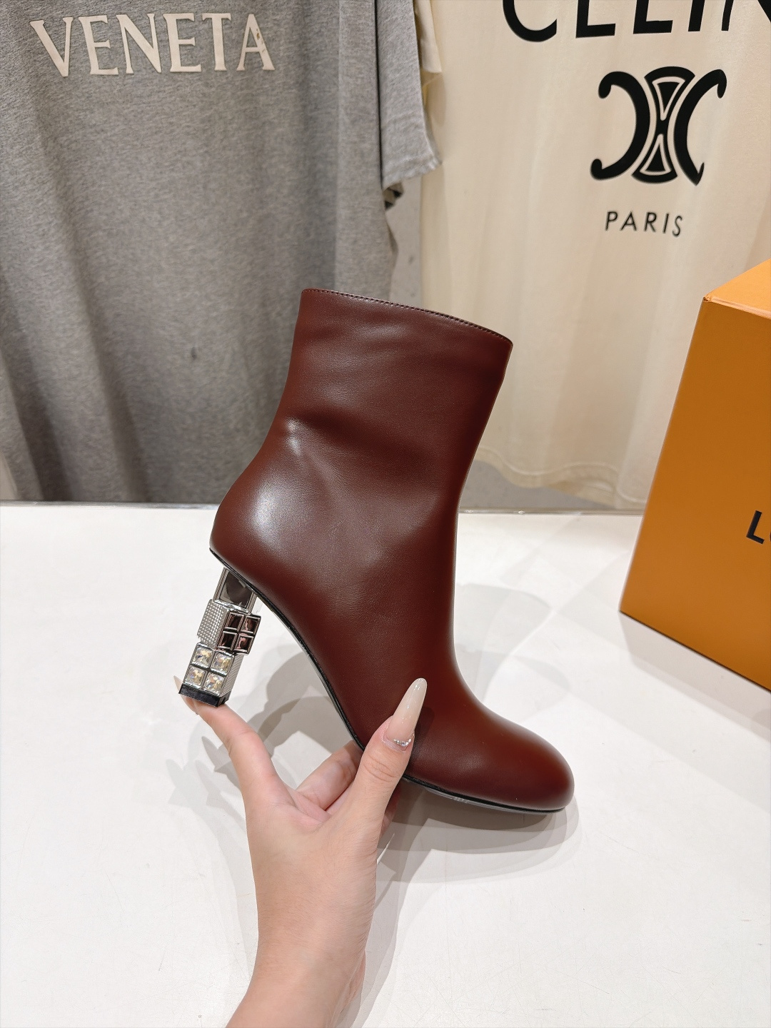 高版本出厂   LOUIS VUITTON  F057 26ss LV驴牌秋冬新款高跟短靴 楦型百搭瘦脚yyds.造型立