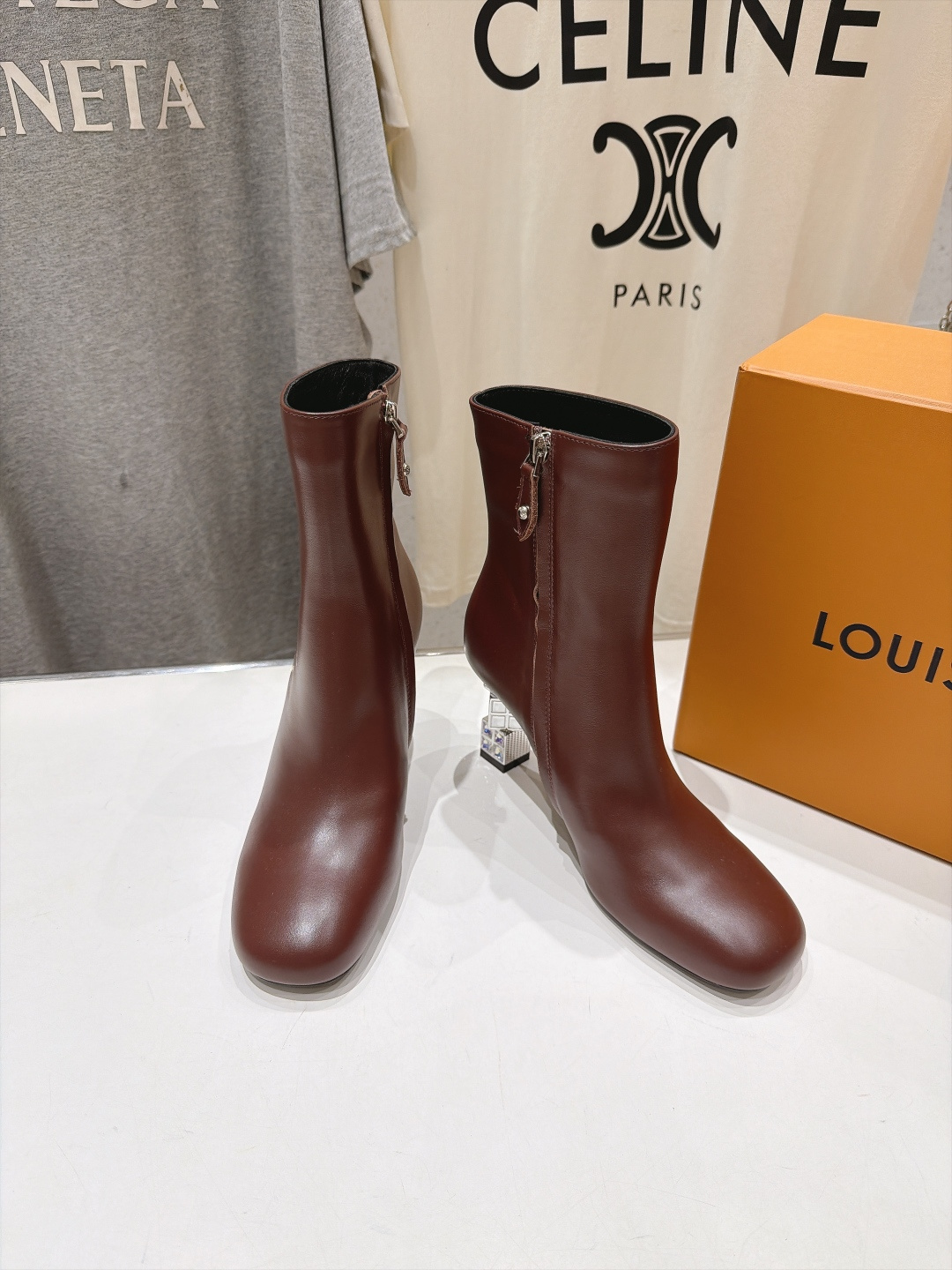 高版本出厂   LOUIS VUITTON  F057 26ss LV驴牌秋冬新款高跟短靴 楦型百搭瘦脚yyds.造型立