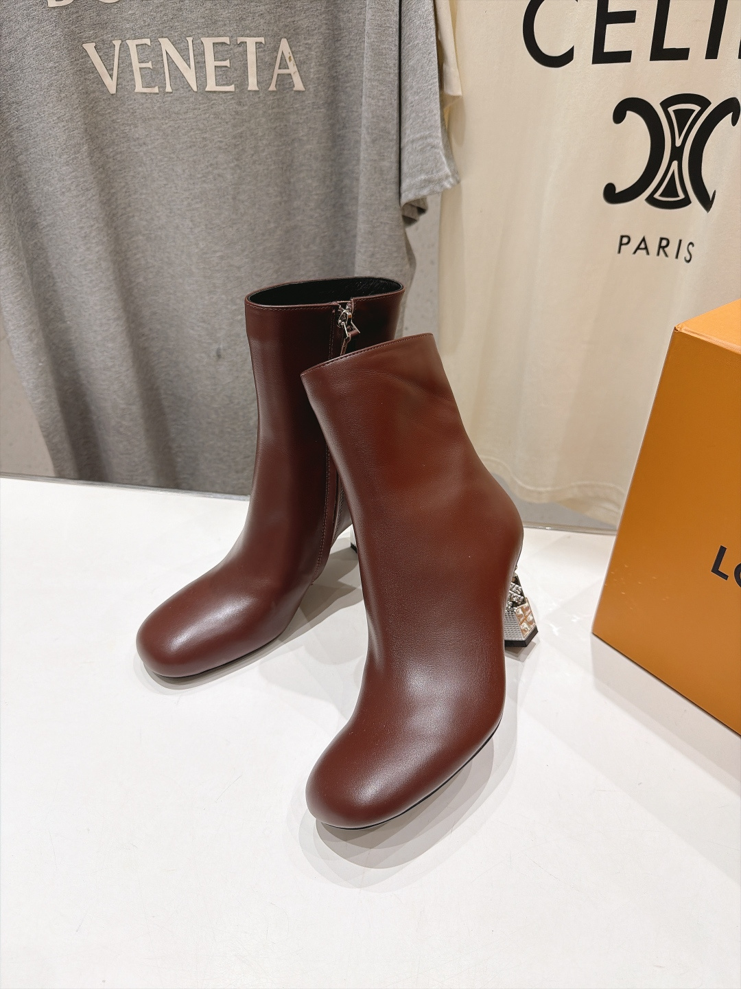 高版本出厂   LOUIS VUITTON  F057 26ss LV驴牌秋冬新款高跟短靴 楦型百搭瘦脚yyds.造型立