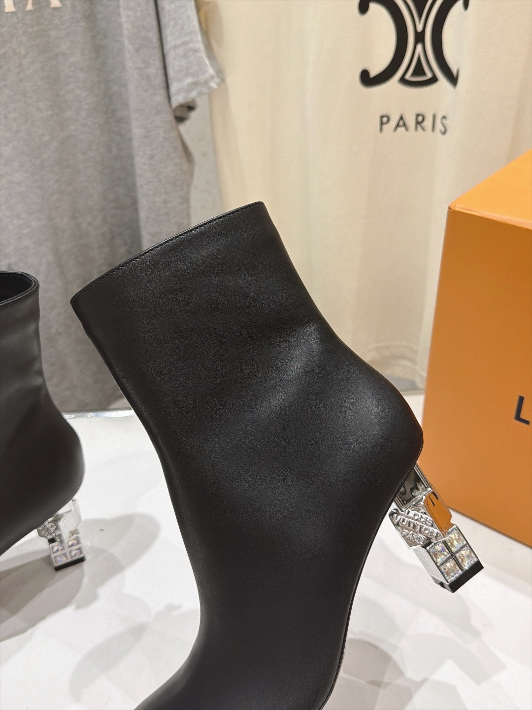 高版本出厂   LOUIS VUITTON  F057 26ss LV驴牌秋冬新款高跟短靴 楦型百搭瘦脚yyds.造型立