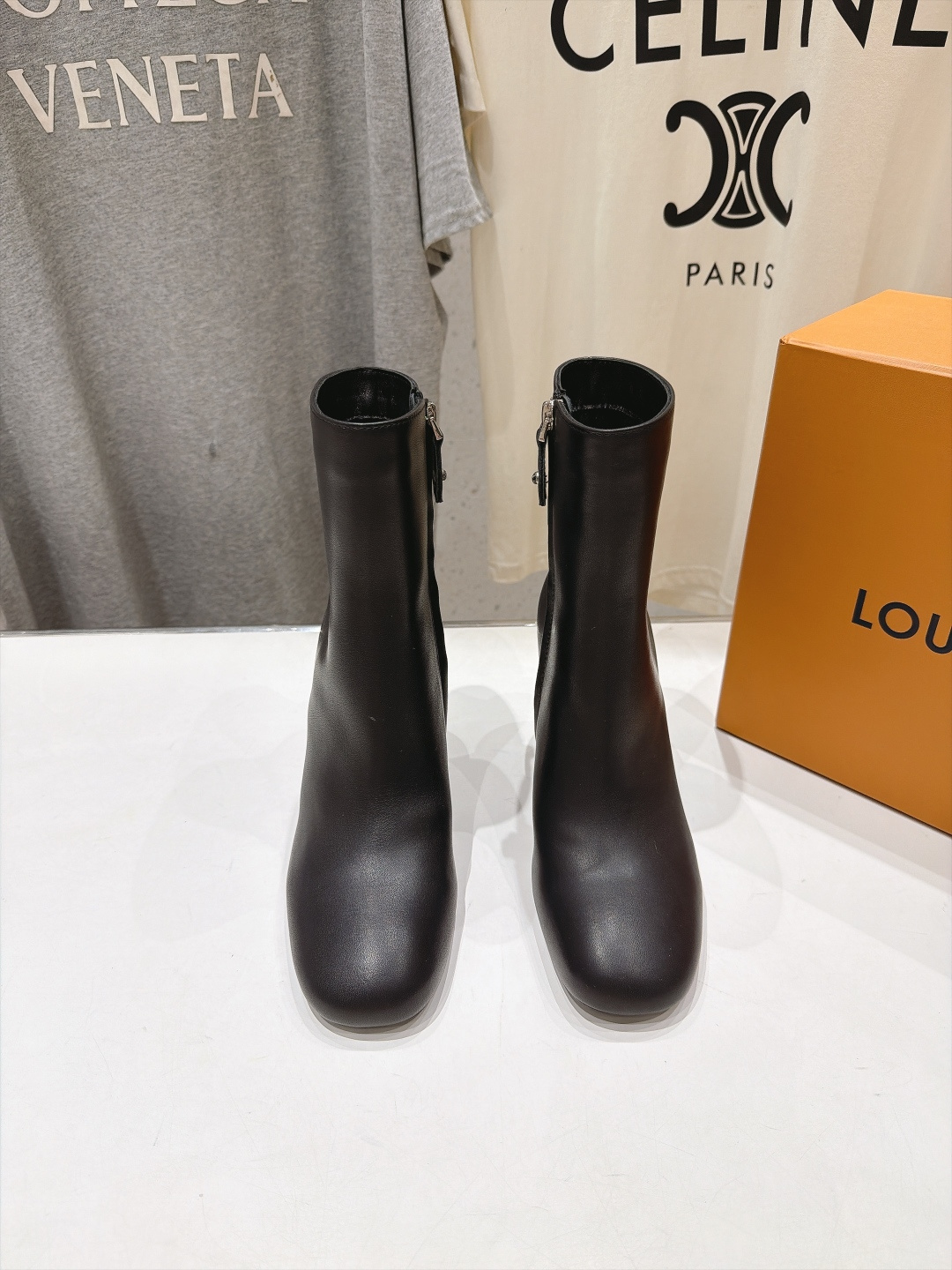 高版本出厂   LOUIS VUITTON  F057 26ss LV驴牌秋冬新款高跟短靴 楦型百搭瘦脚yyds.造型立
