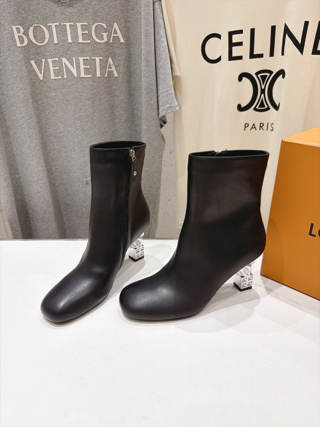 高版本出厂   LOUIS VUITTON  F057 26ss LV驴牌秋冬新款高跟短靴 楦型百搭瘦脚yyds.造型立