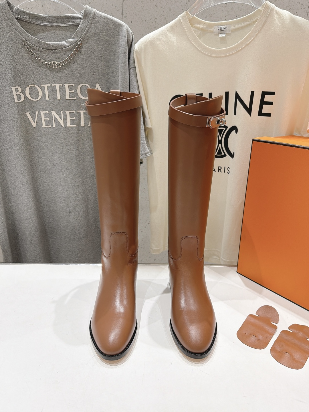 高版本出厂  Hermes 爱马仕F062  H家2026ss秋冬新款直筒靴过膝长靴  顶级品质~ 鞋型很好看，经典简约