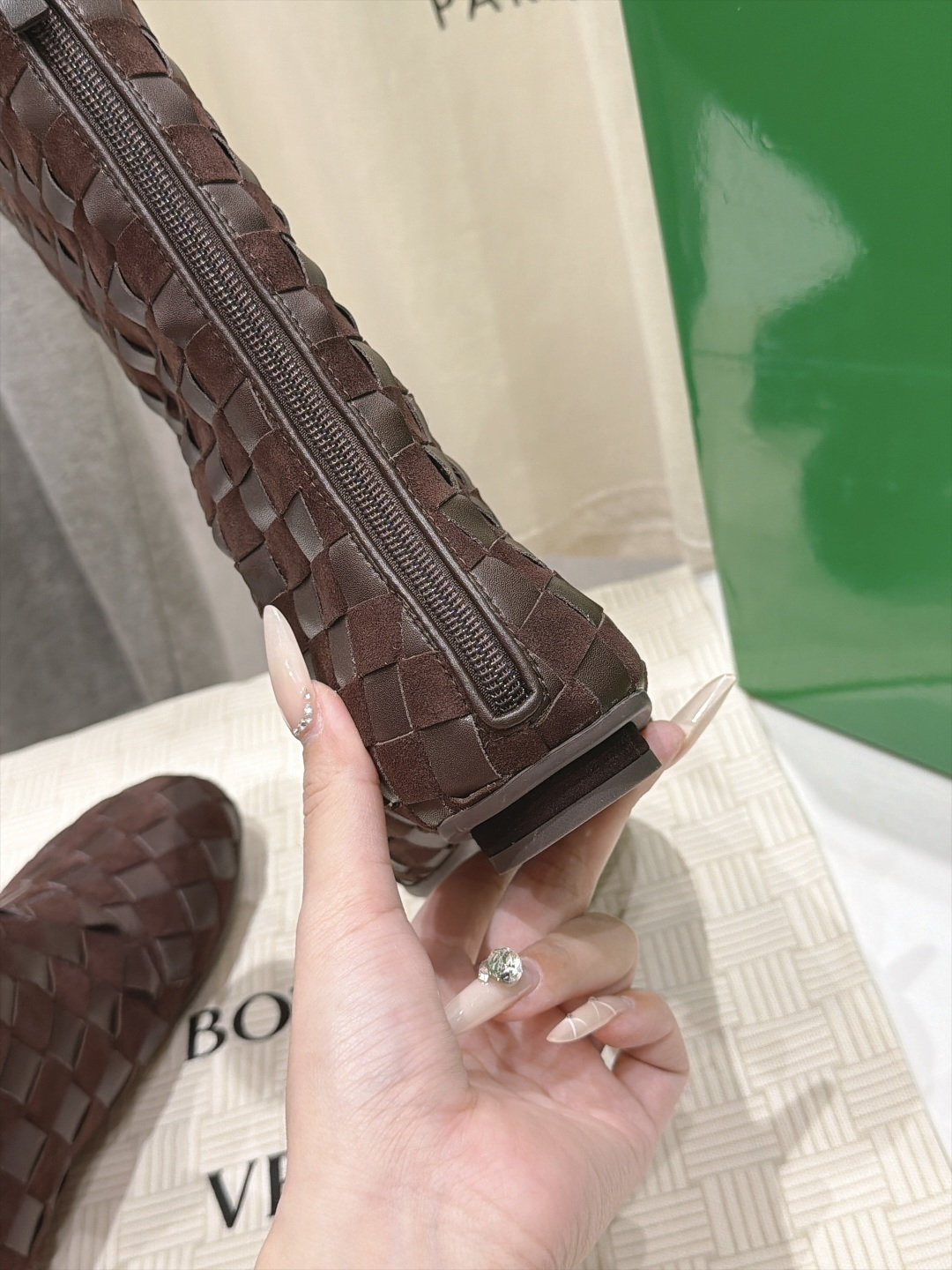 高版本出厂  Bottega Veneta/BV F065 2026ss秋冬新款手工编织 BV Atomic 平底圆跟短