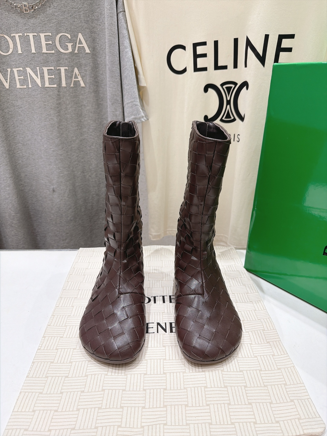 高版本出厂  Bottega Veneta/BV F065 2026ss秋冬新款手工编织 BV Atomic 平底圆跟短