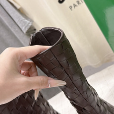 高版本出厂 Bottega Veneta/BV F065 2026ss秋冬新款手工编织 BV Atomic 平底圆跟短 高版本出厂 Bottega Veneta/BV F065 2026ss秋冬新款手工编织 BV Atomic 平底圆跟短
