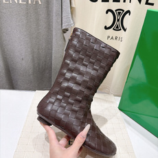 高版本出厂 Bottega Veneta/BV F065 2026ss秋冬新款手工编织 BV Atomic 平底圆跟短 高版本出厂 Bottega Veneta/BV F065 2026ss秋冬新款手工编织 BV Atomic 平底圆跟短