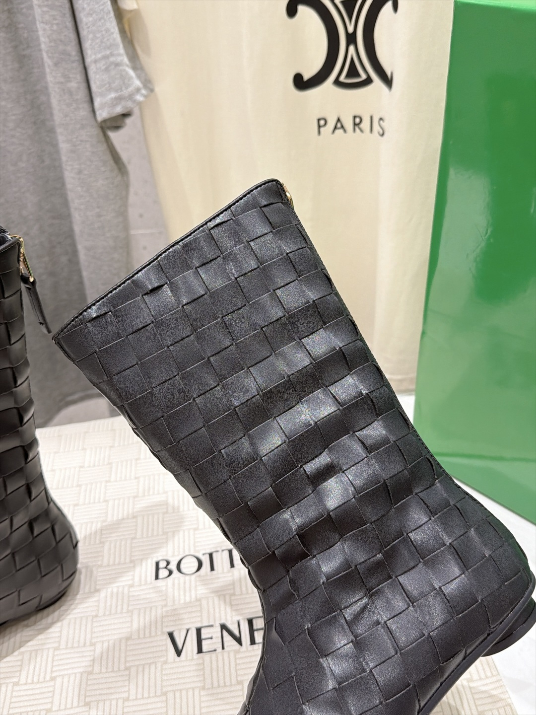高版本出厂  Bottega Veneta/BV F065 2026ss秋冬新款手工编织 BV Atomic 平底圆跟短