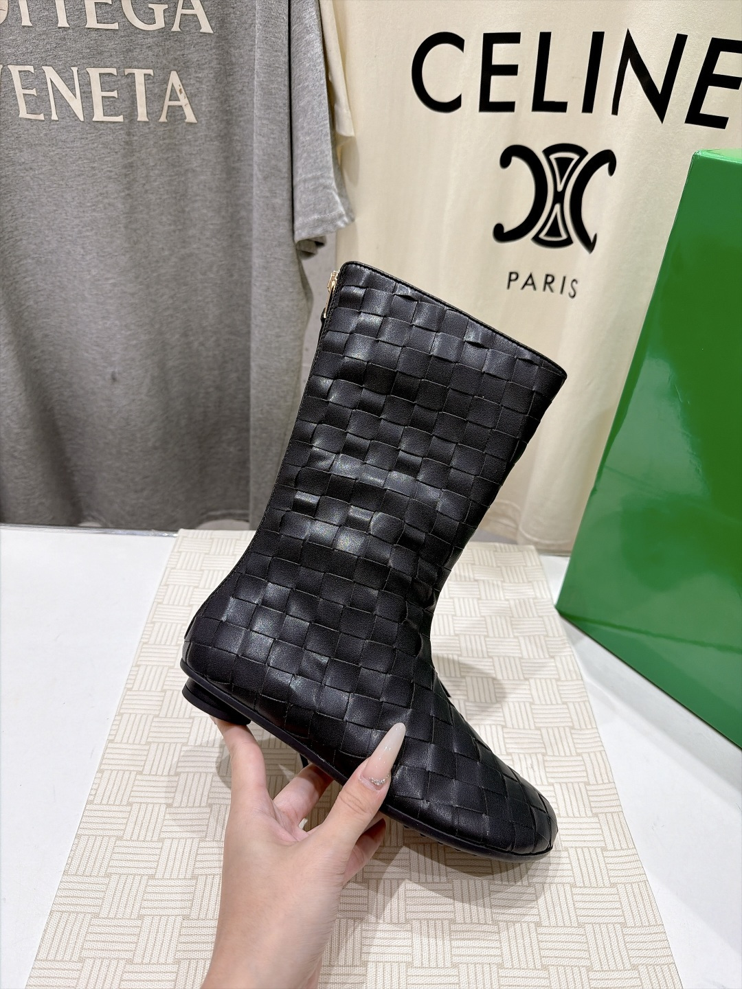 高版本出厂  Bottega Veneta/BV F065 2026ss秋冬新款手工编织 BV Atomic 平底圆跟短