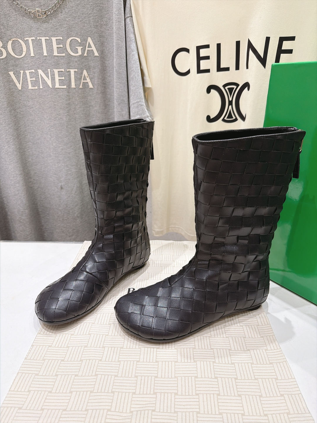 高版本出厂  Bottega Veneta/BV F065 2026ss秋冬新款手工编织 BV Atomic 平底圆跟短