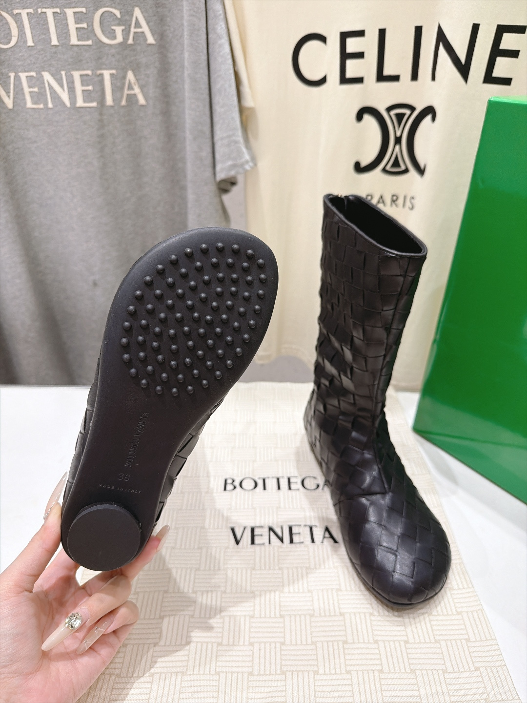 高版本出厂  Bottega Veneta/BV F065 2026ss秋冬新款手工编织 BV Atomic 平底圆跟短