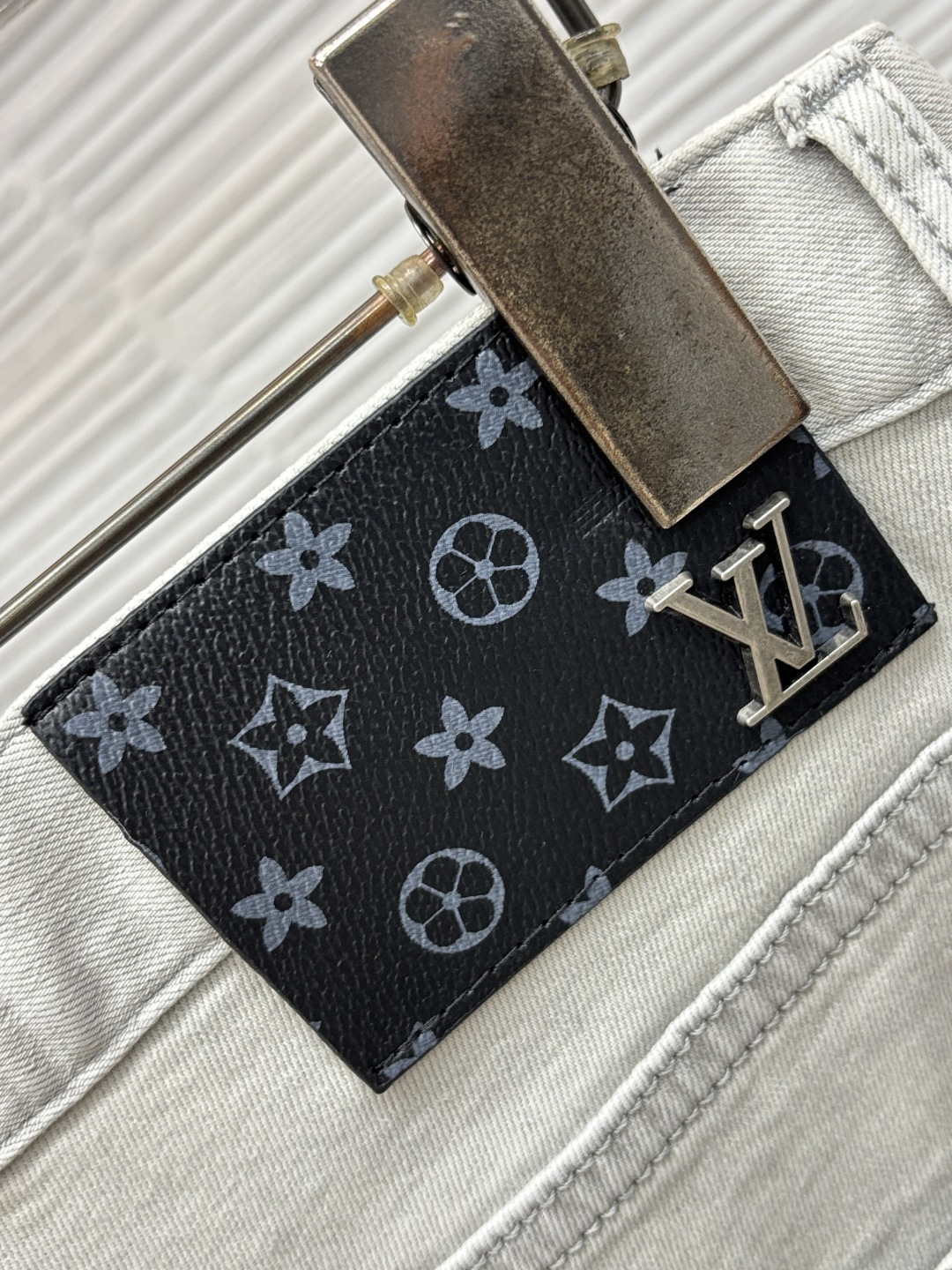 LV 2026年春季最新品牛仔裤🔥出入专卖店无压力 专柜热销款 品味与价值共享  身穿着非常舒适 低调不