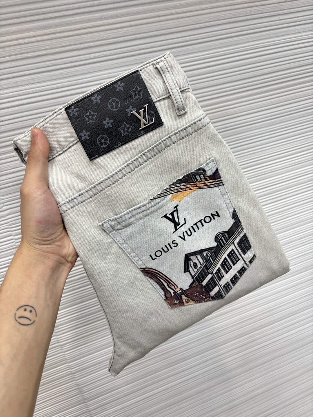 LV 2026年春季最新品牛仔裤🔥出入专卖店无压力 专柜热销款 品味与价值共享  身穿着非常舒适 低调不