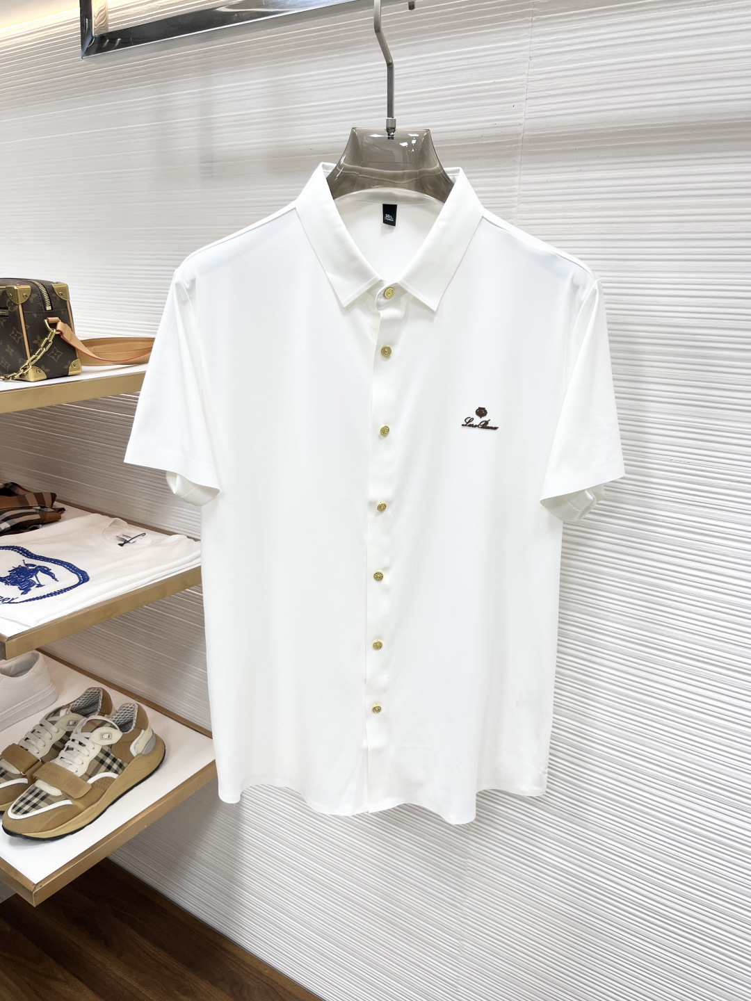 Loro Piana 高端商务 白领 单位人士必入单品！ 无痕压胶冰丝休闲商务短袖衬衫，科技面料，冰丝无