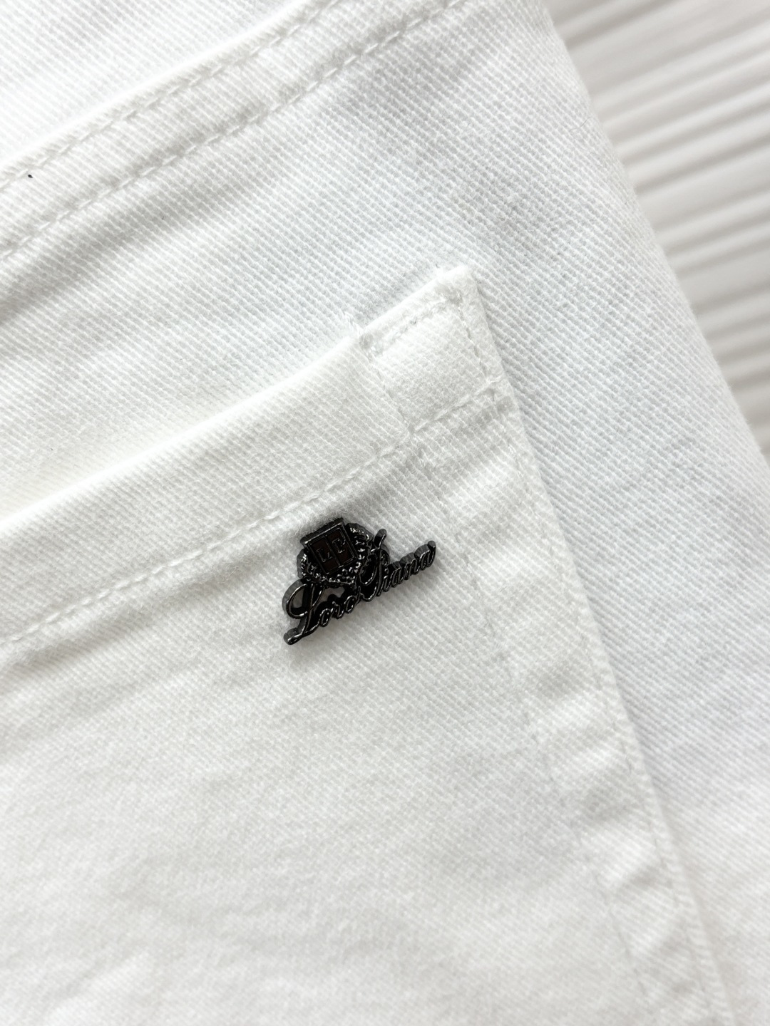 Loro Piana ss夏季新款牛仔裤。原单1:1制作，日常必备的完美之选，简单大气亦时尚有型，定制进
