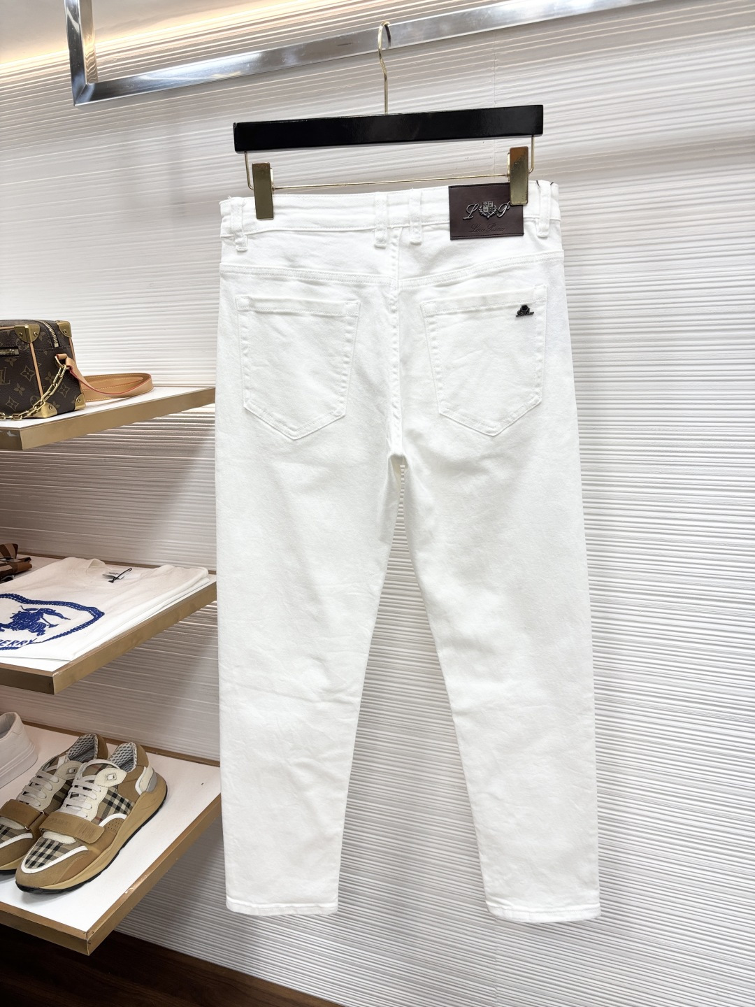 Loro Piana ss夏季新款牛仔裤。原单1:1制作，日常必备的完美之选，简单大气亦时尚有型，定制进