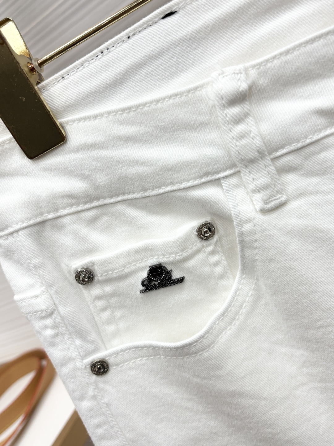 Loro Piana ss夏季新款牛仔裤。原单1:1制作，日常必备的完美之选，简单大气亦时尚有型，定制进
