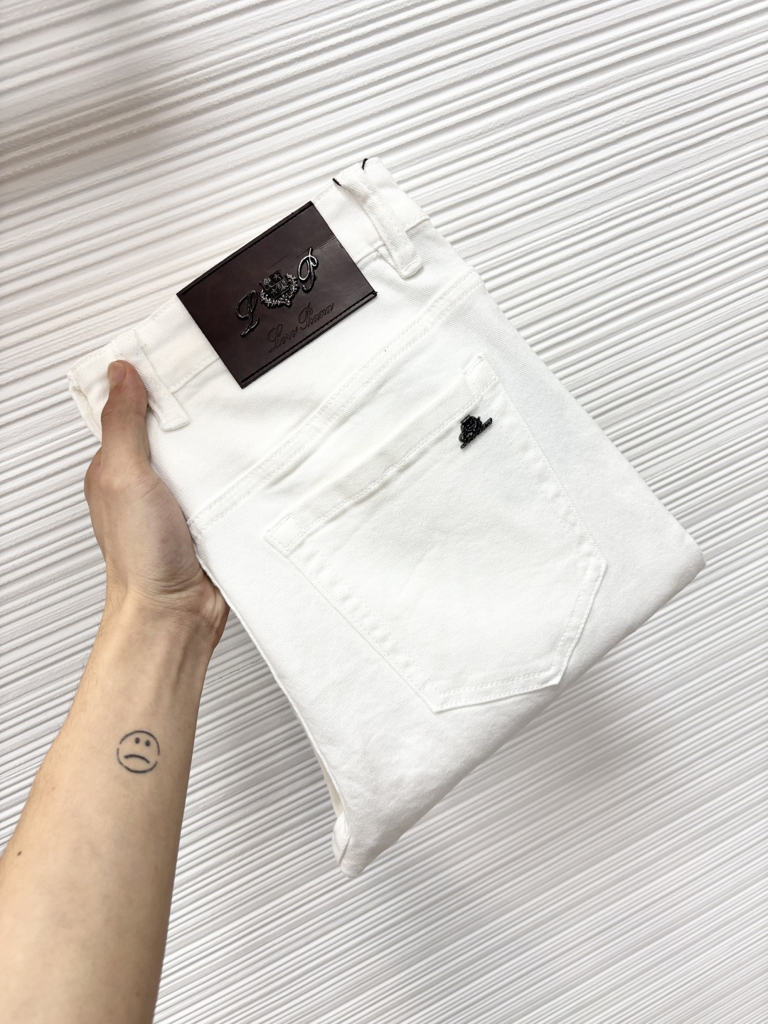 Loro Piana ss夏季新款牛仔裤。原单1:1制作，日常必备的完美之选，简单大气亦时尚有型，定制进