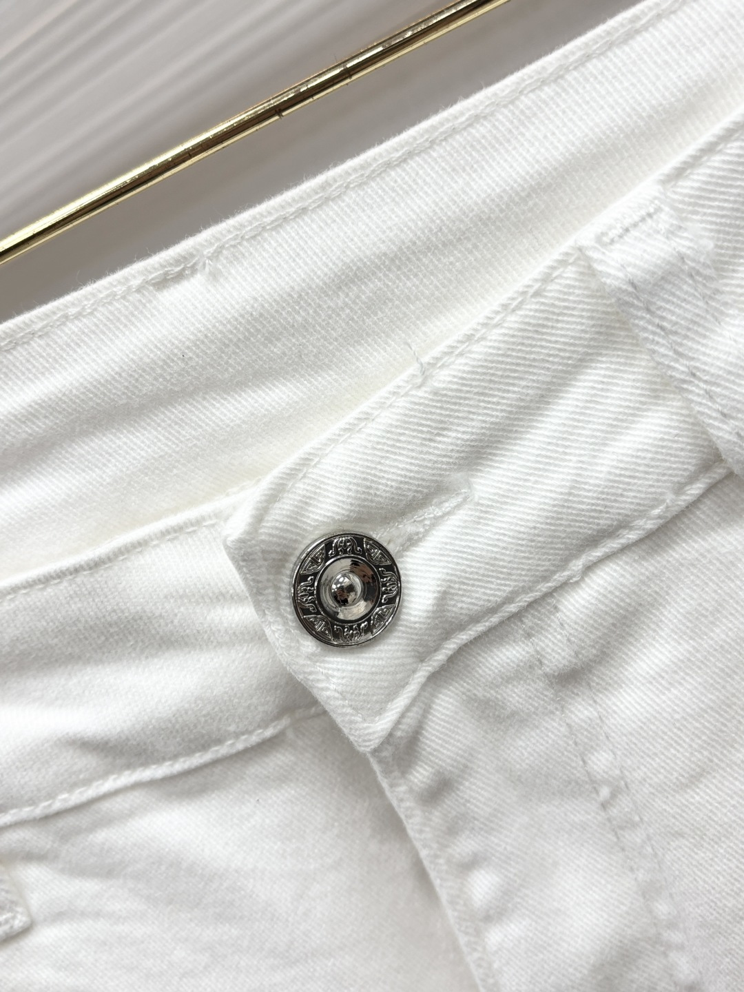 Loro Piana ss夏季新款牛仔裤。原单1:1制作，日常必备的完美之选，简单大气亦时尚有型，定制进