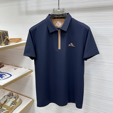 Loro Piana 春夏经典的Polo领设计,搭配简洁的单排扣,线条利落流畅,巧妙修饰颈部线条,彰显优 Loro Piana 春夏经典的Polo领设计,搭配简洁的单排扣,线条利落流畅,巧妙修饰颈部线条,彰显优
