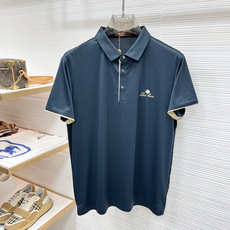 Loro Piana 春夏经典的Polo领设计,搭配简洁的单排扣,线条利落流畅,巧妙修饰颈部线条,彰显优 Loro Piana 春夏经典的Polo领设计,搭配简洁的单排扣,线条利落流畅,巧妙修饰颈部线条,彰显优