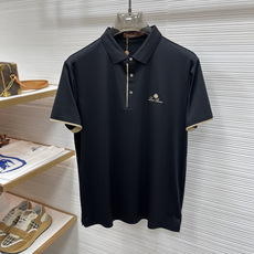 Loro Piana 春夏经典的Polo领设计,搭配简洁的单排扣,线条利落流畅,巧妙修饰颈部线条,彰显优 Loro Piana 春夏经典的Polo领设计,搭配简洁的单排扣,线条利落流畅,巧妙修饰颈部线条,彰显优