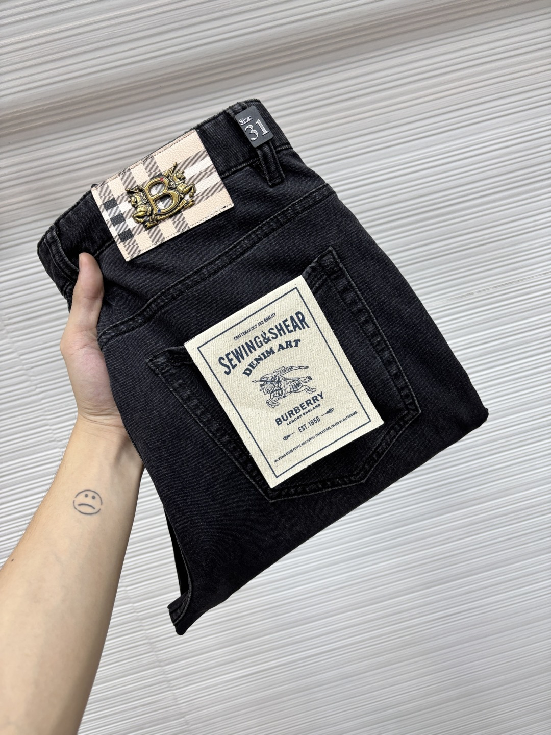 巴宝莉 年春季最新品牛仔裤🔥出入专卖店无压力 专柜热销款 品味与价值共享  身穿着非常舒适 低调不失奢华