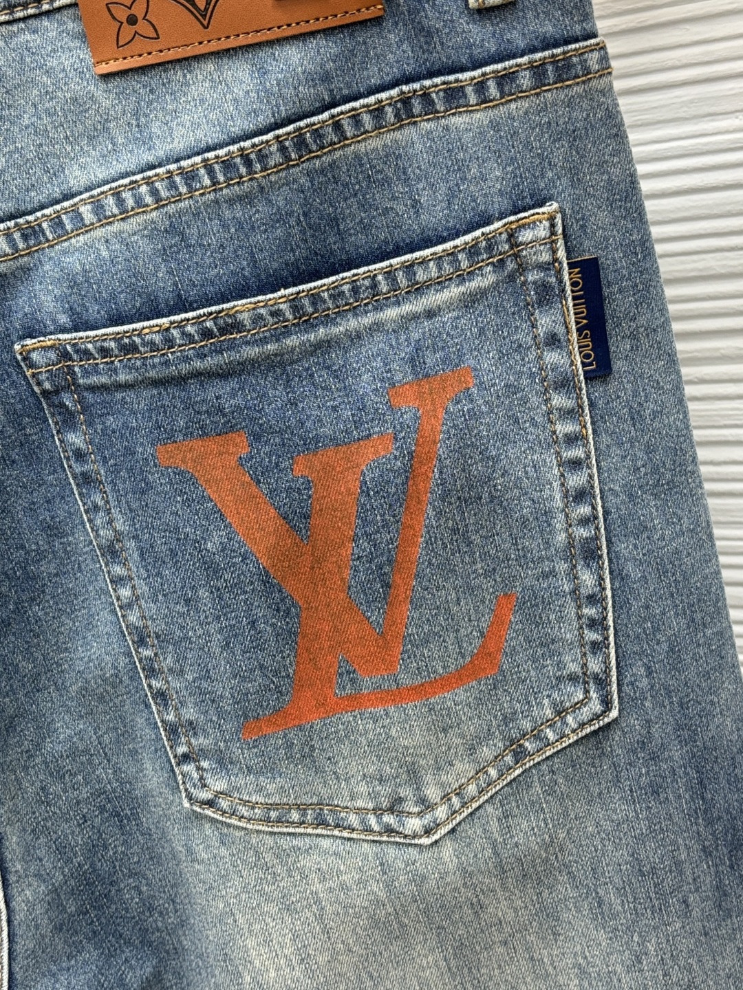 LV 年春季最新品牛仔裤🔥出入专卖店无压力 专柜热销款 品味与价值共享  身穿着非常舒适 低调不失奢华 