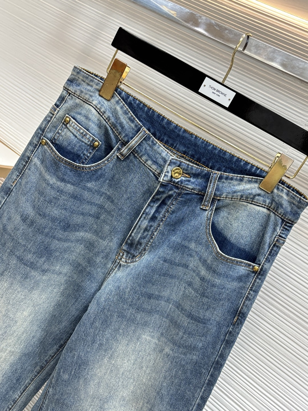 LV 年春季最新品牛仔裤🔥出入专卖店无压力 专柜热销款 品味与价值共享  身穿着非常舒适 低调不失奢华 