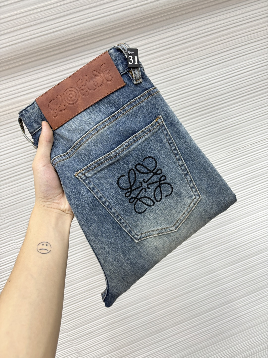罗意威 年春季最新品牛仔裤🔥出入专卖店无压力 专柜热销款 品味与价值共享  身穿着非常舒适 低调不失奢华