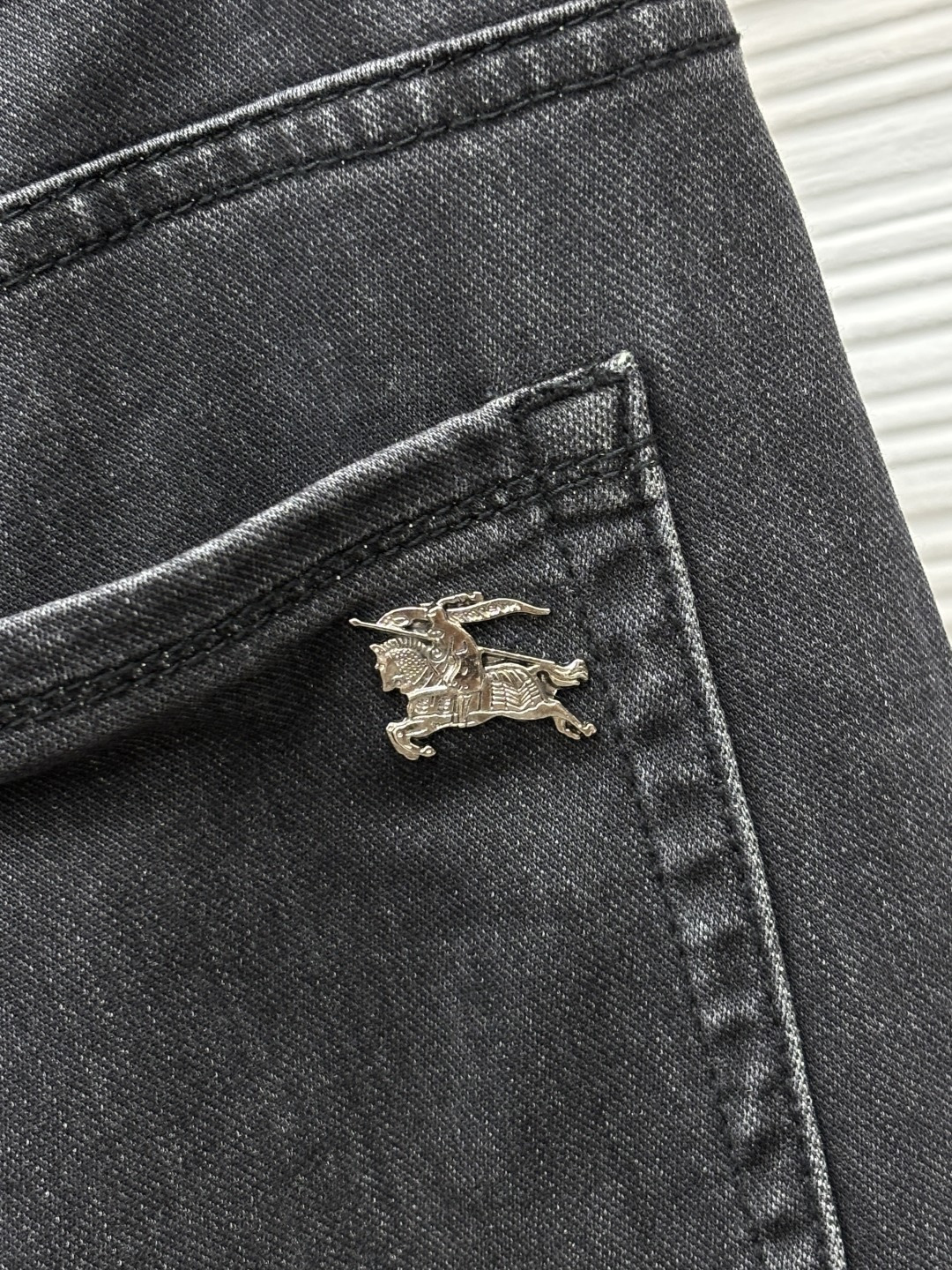 巴宝莉 年春季最新品牛仔裤🔥出入专卖店无压力 专柜热销款 品味与价值共享  身穿着非常舒适 低调不失奢华