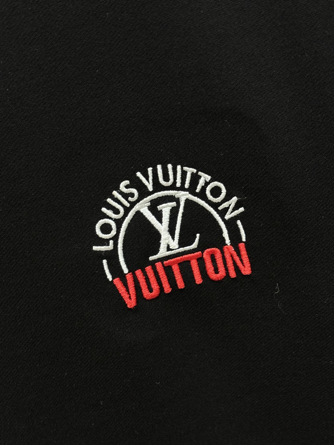 LV  26SS春夏新款 纯棉质圆微阔领短袖 男士基础款纯白专柜短袖T恤衫！贸易公司渠道稀出，同步官网发