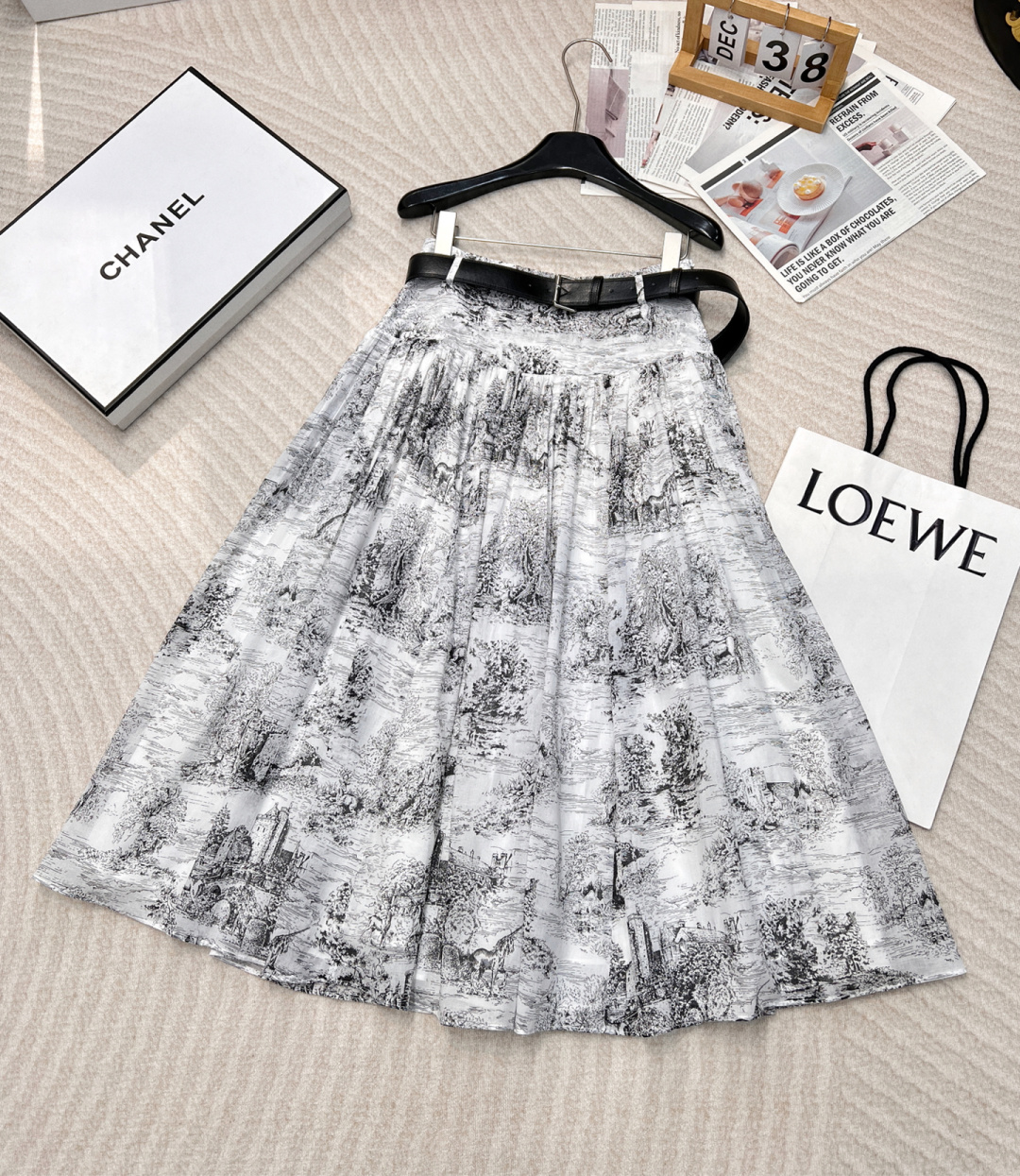 NO:307899,Dior25 early spring new product Vessel Ruyi Garden animal and plant elements pattern positioning printed long skirt丨Exclusive yb development!  High-end production!  Custom imported mulberry silk cotton is light and delicate, and it is matched with a logo leather belt to enhance the style!  Classic mid-high waist pleated fluffy skirt with flowing big skirt with romantic temperament and charming temperament. The upper body looks slim and tall!  The quality of workmanship depends on the details!  Three-standard large-scale products are available in size sml,dior,skirts,alexander wang19860909Dior25早春新品 vessel 茹伊花园动植物元素图案定位印花长半裙丨独家yb开发！高版出品！定制进口桑丝棉材质轻盈细腻,搭配logo皮腰带提升格调！经典中高腰褶裥蓬蓬裙飘逸大裙摆浪漫气质优雅迷人.上身显瘦又高挑！做工品质看细节！三标齐全大货出 尺码sml,,dior,skirts,alexander wang,Women's clothing