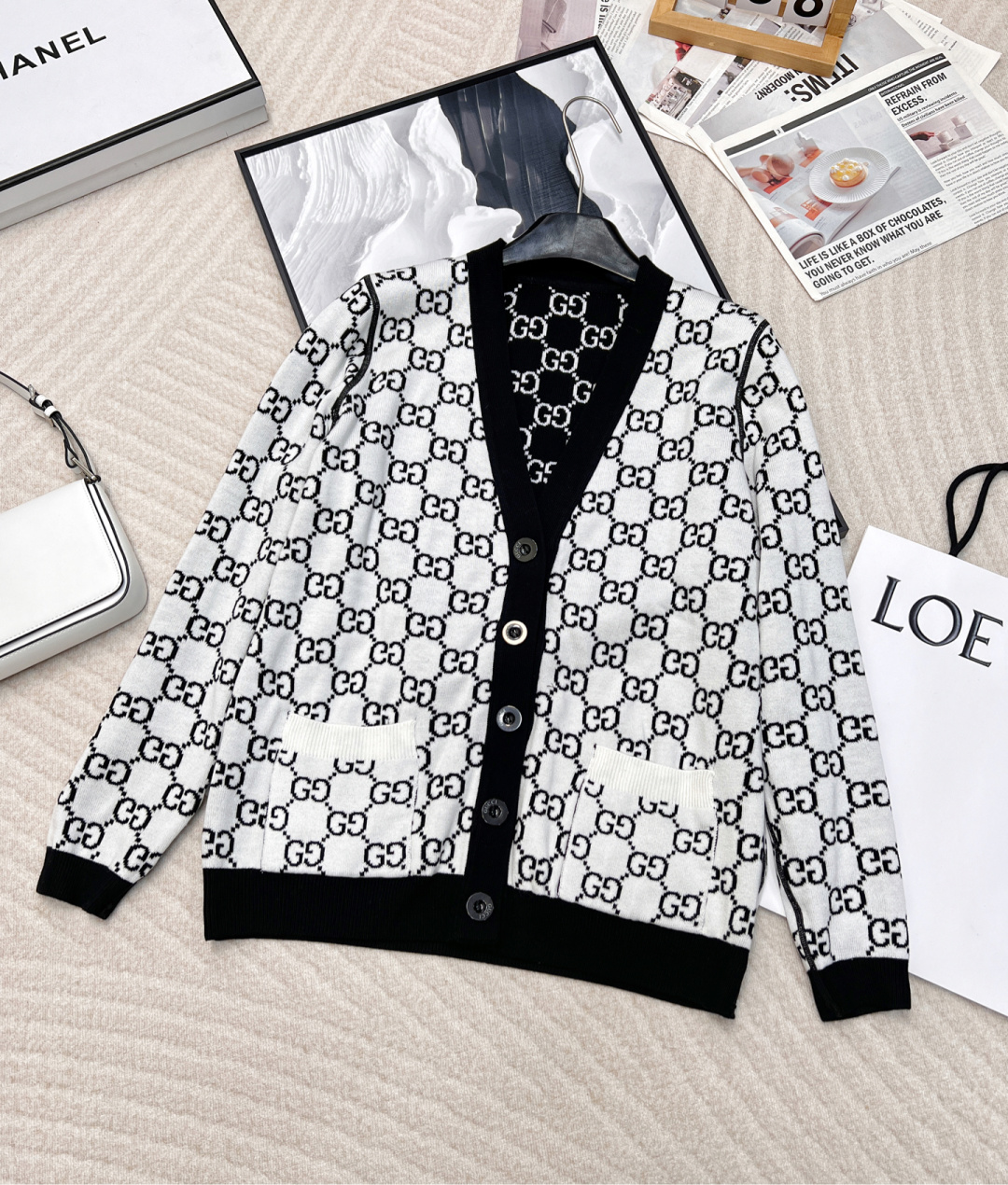 🆕Gucci早春新款两面穿提花针织开衫，定制YB羊毛针织材质 质感细腻 毛感舒适明显 V领针织开衫 点缀