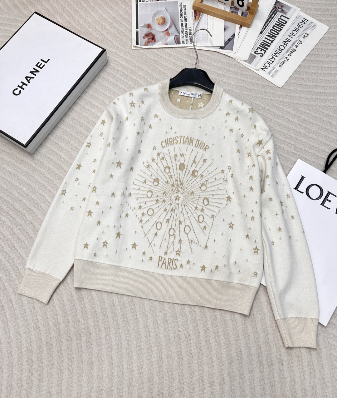 NO:297465,DIOR2025SS new starry sky letter embroidered pullover sweater, customized YB cashmere knitted material, round neck long-sleeved pullover sweater cut, shoulder-fall sleeve style, fashionable and casual, centered five-pointed star as the center, made of scattered pattern, matched with star-blade-broken embroidery design embellished with front and back sides of the body, adding an interstellar wonder and romance, and the chest is decorated with letter embroidery to highlight the brand style, loose style, threaded edge narrow and tight, fashionable outfits are indispensable for single-wearing and layering, customized surface accessories, accurate version, higher version!  Size sml,dior,sweaters,alexander wang19860909DIOR2025SS新款星空字母刺绣套头毛衣,定制YB羊绒针织材质 圆领长袖套头毛衣裁剪 落肩笼袖款式 时髦休闲 居中五角星为圆心 作散射状图案处理 搭配通体正反面点缀的星芒碎钻感刺绣设计 增添星际穿梭般的惊奇浪漫 胸前加饰以字母刺绣 凸显品牌格调 宽松版型 螺纹包边收窄裹紧 单穿叠穿必不可少时髦穿搭 定制面辅料 认准版本 高版本出！ 尺码sml,,dior,sweaters,alexander wang,Women's clothing